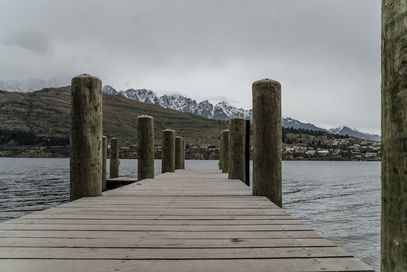 Moke Lake surrounded by mountains near Queenstown, a weather-dependent side trip on the Glenorchy drive